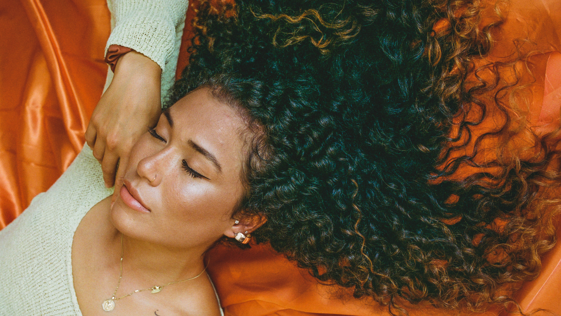 Haircare Expert Shares What Each Hairtype Needs to Have Flawless Hair During the Fall Season